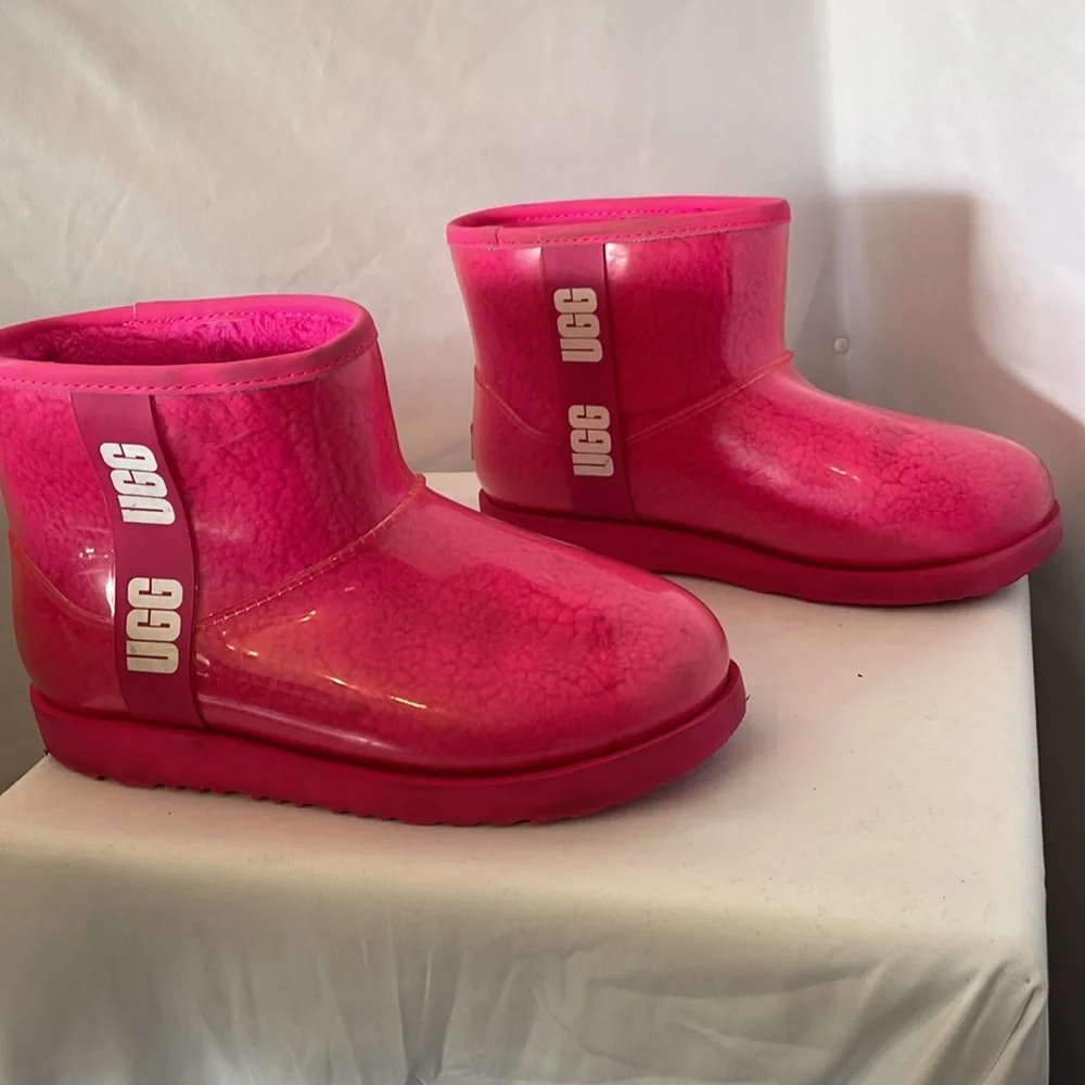 UGG kids classic clear mini ankle boot‎ size 5